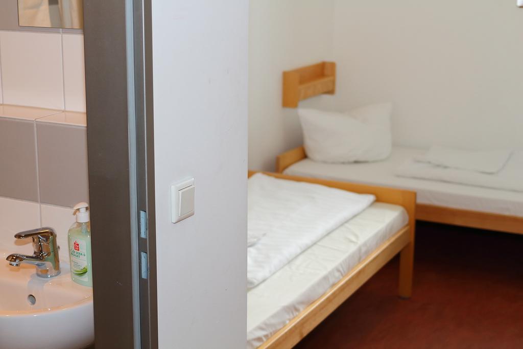 Goalfever Sports & Guesthouse Essen Room photo