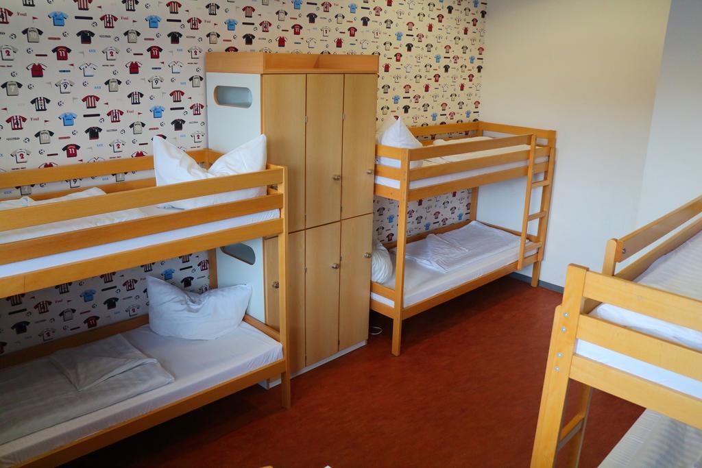 Goalfever Sports & Guesthouse Essen Room photo